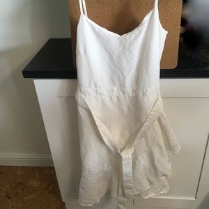 Beautiful White Banana Republic Dress with Belt Sz 6